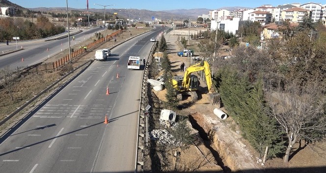 43 ilin geçiş güzergahında ’doğalgaz’ borusu patladı: Yol trafiğe kapatıldı