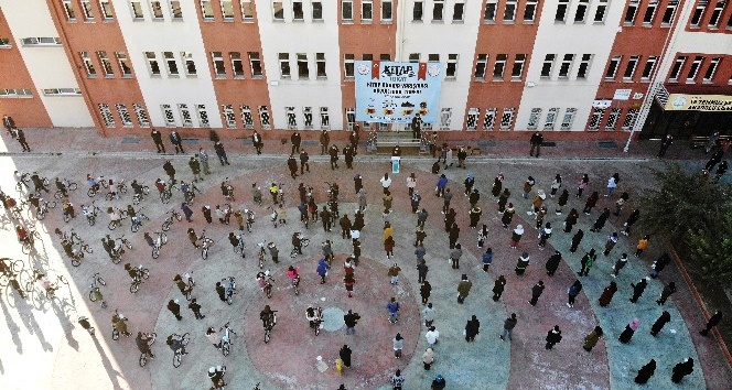 Pandemide kitap okuyarak kazandılar