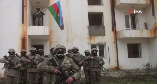 Ermenistan işgalinden kurtarılan Kelbecer&#039;e Azerbaycan bayrağı dikildi