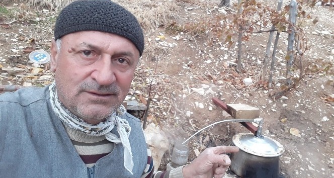 Doğa ile iç iye yaşıyor, kendi ilacını kendi üretiyor