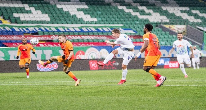 Süper Lig: Çaykur Rizespor: 0 - Galatasaray: 1 (İlk yarı)