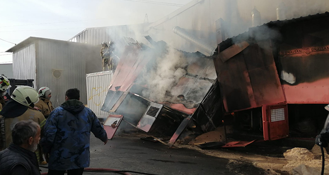 Ataşehir&#039;de mobilya fabrikasında korkutan yangın