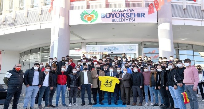 Yenimalatyaspor taraftarlarından Başkan Gürkan’a ziyaret