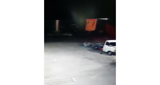 Trabzon’da feci kaza: Sürücü savruldu, kamyonet ikiye bölündü