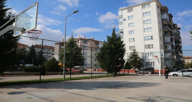 Odunpazarı’nda 4 parkın basketbol sahaları yenilendi