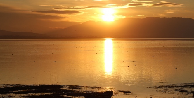 Beyşehir Gölü’nde kartpostallık gün batımı