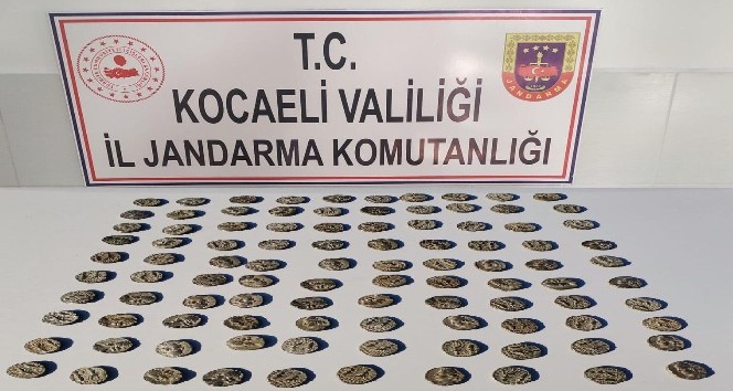 Kocaeli’de 100 tarihi sikke ile yakalanan 7 kişi gözaltına alındı