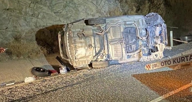 Elazığ&#039;da otomobil takla attı, sürücü yaralı kurtuldu