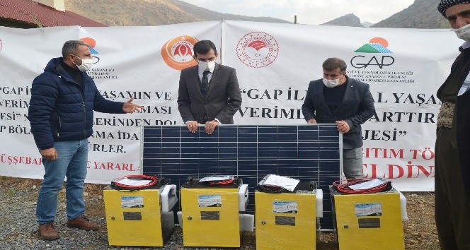 Beytüşşebap’ta çiftçilere çadır ve güneş paneli desteği