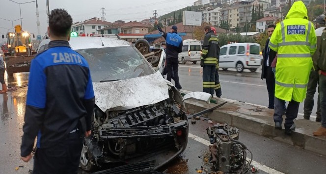 Beş otomobil birbirine girdi: 1 ölü, 10 yaralı