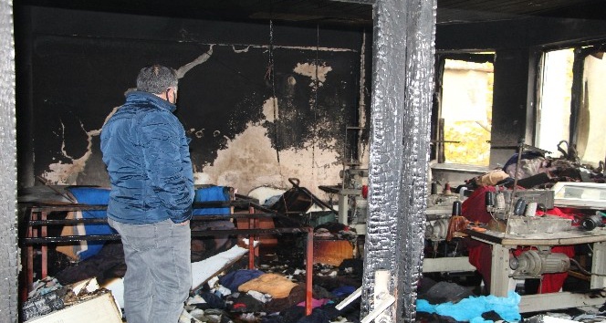 Bir katı yanan iş hanında 1 milyonluk zarar oluştu