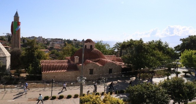 Vaka artışı yüzde 50 sınırına yaklaşan Antalya’da camilerden korona virüs uyarısı