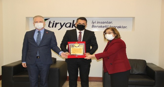 Tiryaki AGRO’ya teşekkür plaketi