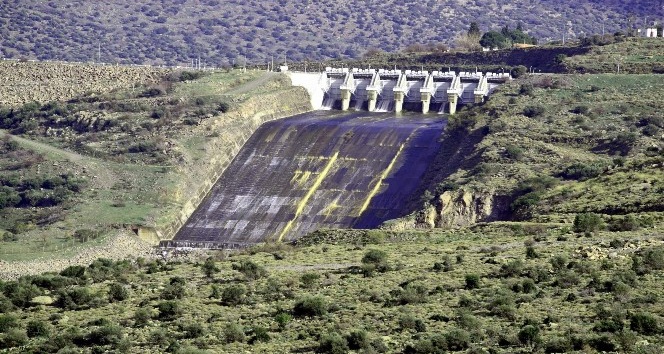 Güzelhisar Barajı’nda su seviyesi gün geçtikçe düşüyor