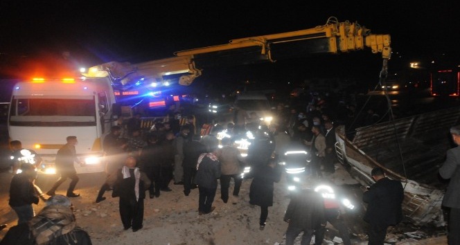 Cizre’de kömür yüklü tır şarampole devrildi: 1 ölü