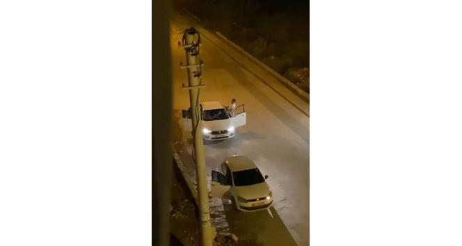 Antalya’da otomobil içerisindeki kadının yüzüne tekme