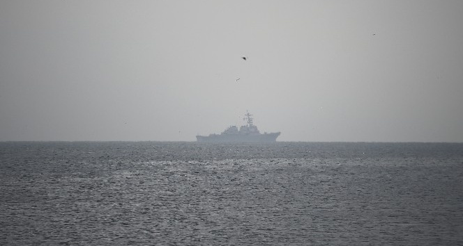 ABD savaş gemisi İstanbul Boğazı’ndan geçti