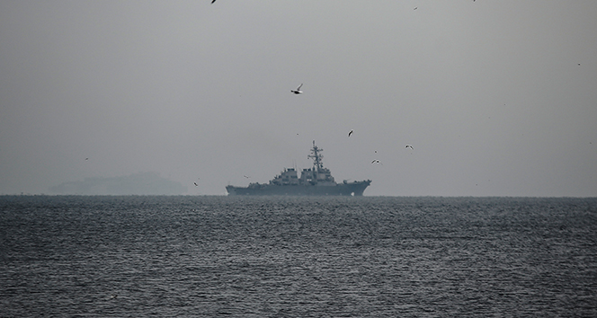 ABD savaş gemisi İstanbul Boğazı’ndan geçti