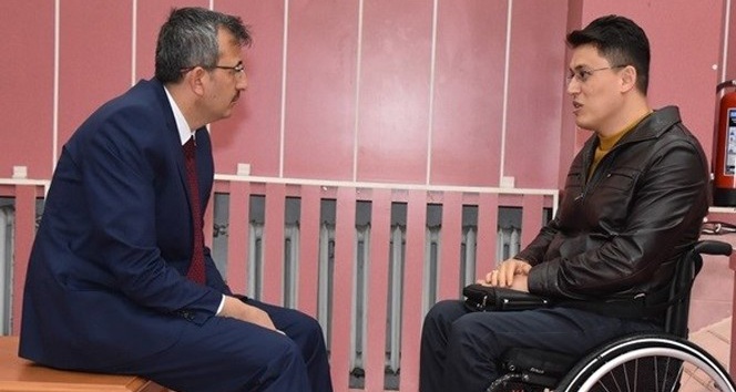 Vali Sezer’den ’Engelli Günü’ mesajı: "Her insanın engelli bir aday olduğunu unutmayalım"