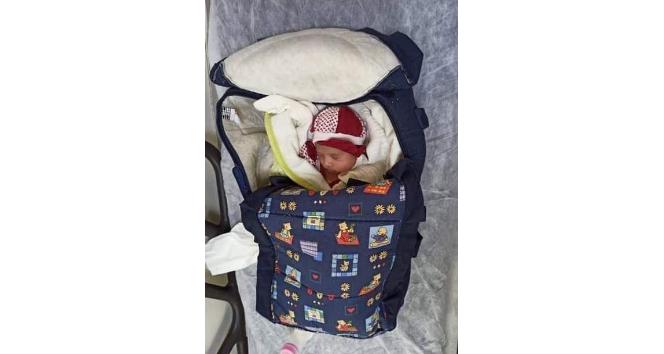 1 aylık bebeği apartman kapısına terk ettiler