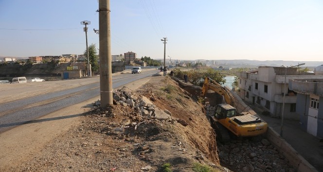 Cizre’de sokak sağlıklaştırma çalışmaları sürüyor
