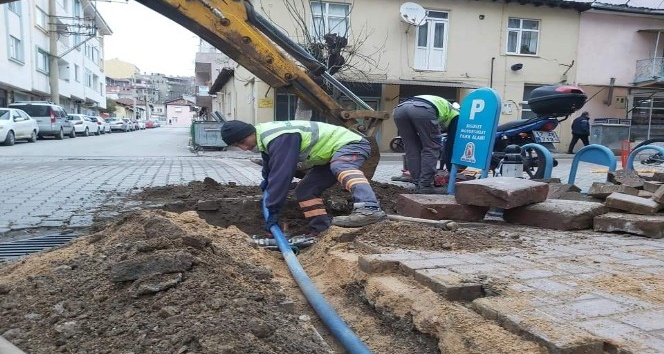 Çan Belediyesi tatlı su ve kanalizasyon hattı yenileme çalışmaları devam ediyor
