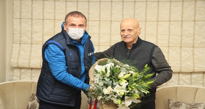 Abdullah Avcı, Ahmet Suat Özyazıcı’yı evinde ziyaret etti