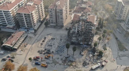İzmir depreminin ardından ağır hasarlı binalardan 58inin yıkımı tamamlandı