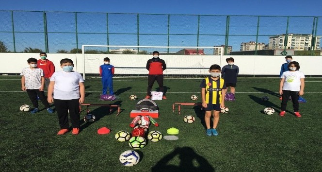 Altınordu’da 3 bin sporcuya spor malzemesi dağıtıldı