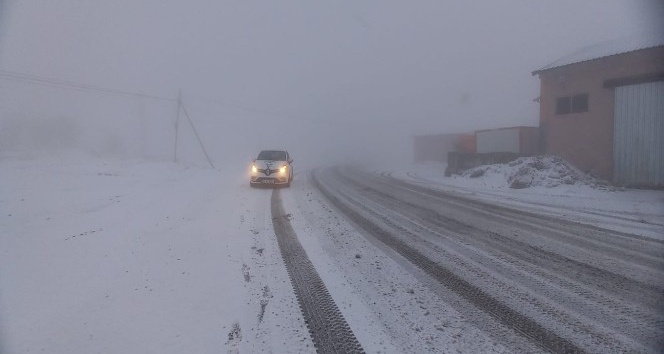 Tunceli’de kardan kapanan 52 köy yolu ulaşıma açıldı, 4’ünde çalışma sürüyor