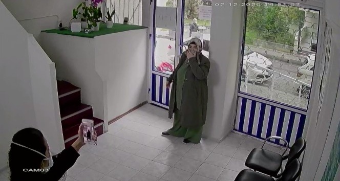 Avcılar’da aile sağlığı merkezinde doktora saldırı kamerada