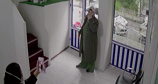 Avcılar'da aile sağlığı merkezinde doktora saldırı kamerada