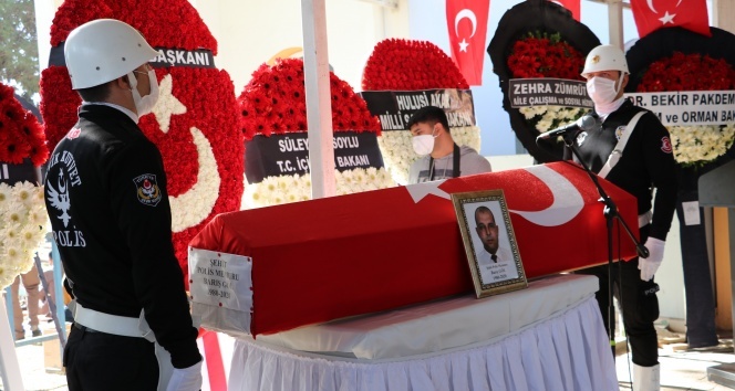 Şehit polis Barış Göl’ün cenazesi tören alanına getirildi
