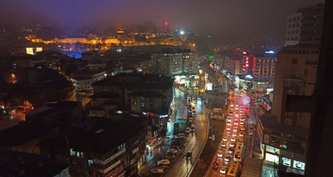 Bursa’da kısıtlamaya saatler kala yoğun trafik oluştu