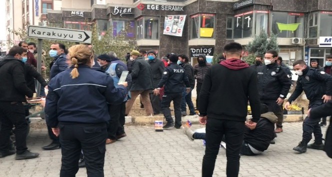 Iğdır’da zabıtalar ile seyyar satıcı karşı karşıya geldi