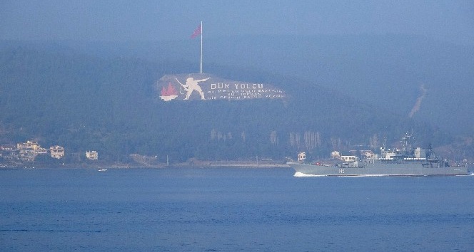 Rus savaş gemileri peş peşe Çanakkale Boğazı’ndan geçti