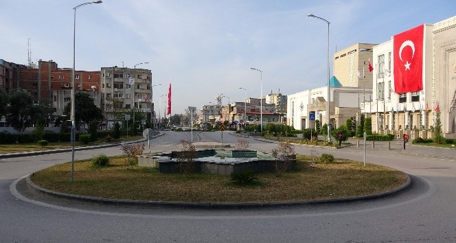 Osmaniye’de cadde ve meydanlar boşaldı, kent sessizliğe büründü