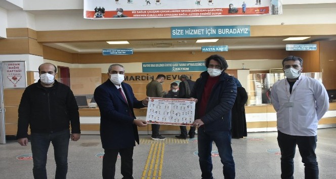 Mardin’de minik öğrenciler sağlık çalışanlarının çocuklarına dikkat çekti