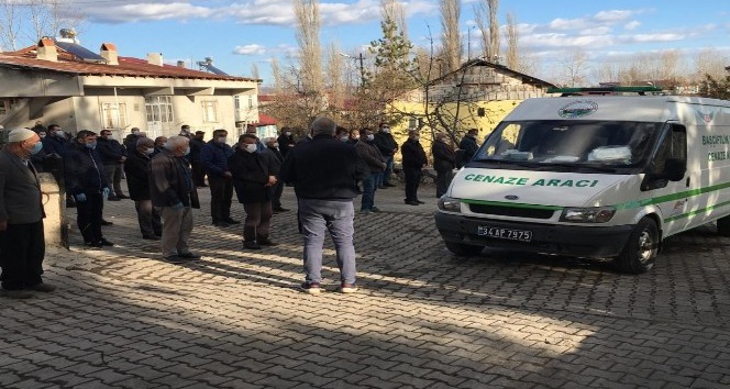 Karnındaki bebeği ile korona virüse yenik düştü