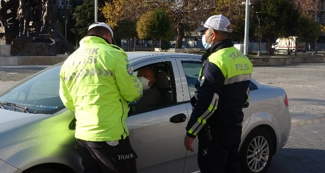 Uşak’ta korona denetimleri hız kesmeden devam ediyor