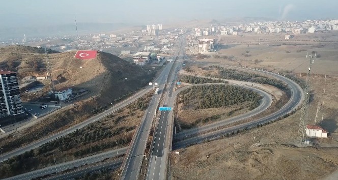 43 ilin geçiş güzergahındaki trafiğin son durumu havadan görüntülendi