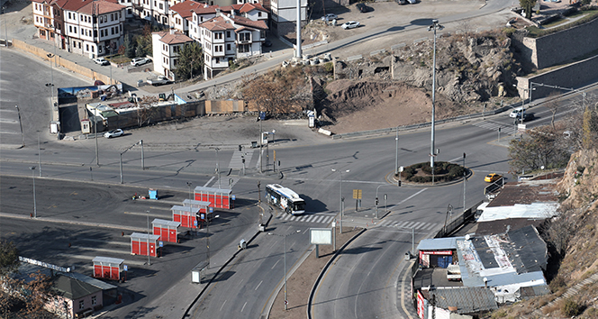 Başkent’te cadde ve sokaklar kısıtlamanın ikinci gününde de boş kaldı