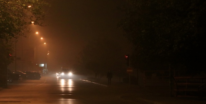 Duman altındaki Adana’da göz gözü görmüyor