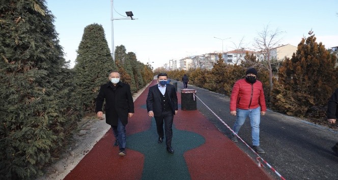 Başkan Arı, bisiklet ve yürüyüş yolunda incelemelerde bulundu