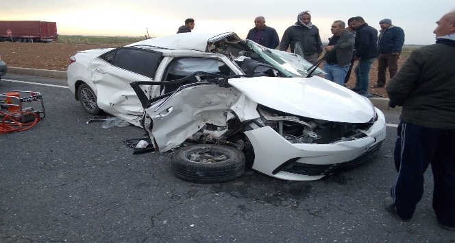 Mardin’de tır ile otomobil çarpıştı: 1 ölü, 2 yaralı