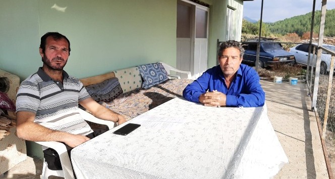 İki adam aynı kadından olma kayıp çocuklarını arıyor