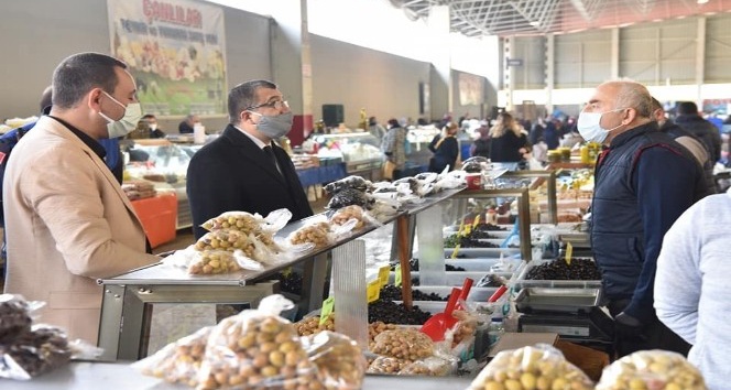 Başkan Öz halk pazarını inceledi