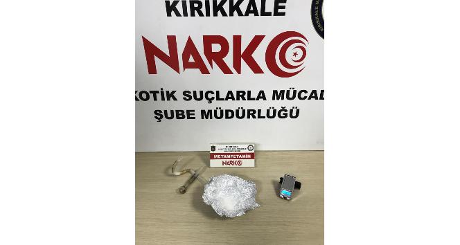 Evinde uyuşturucuyla yakalandı