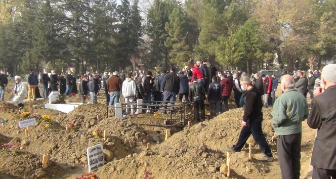 Bu acının tarifi yok...Aynı aileden 4 kişi korona virüsten öldü