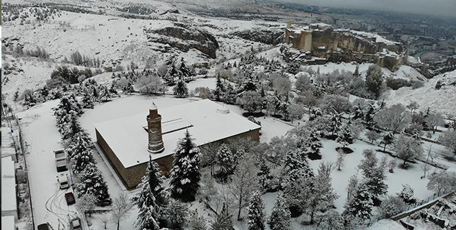 Elazığ’a mevsimin ilk karı yağdı, Harput'ta kartpostallık görüntüler oluştu